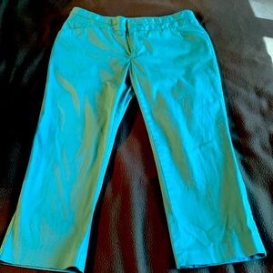 Jones New York Signature turquoise capri stretch pants.  Front pockets. Size 4